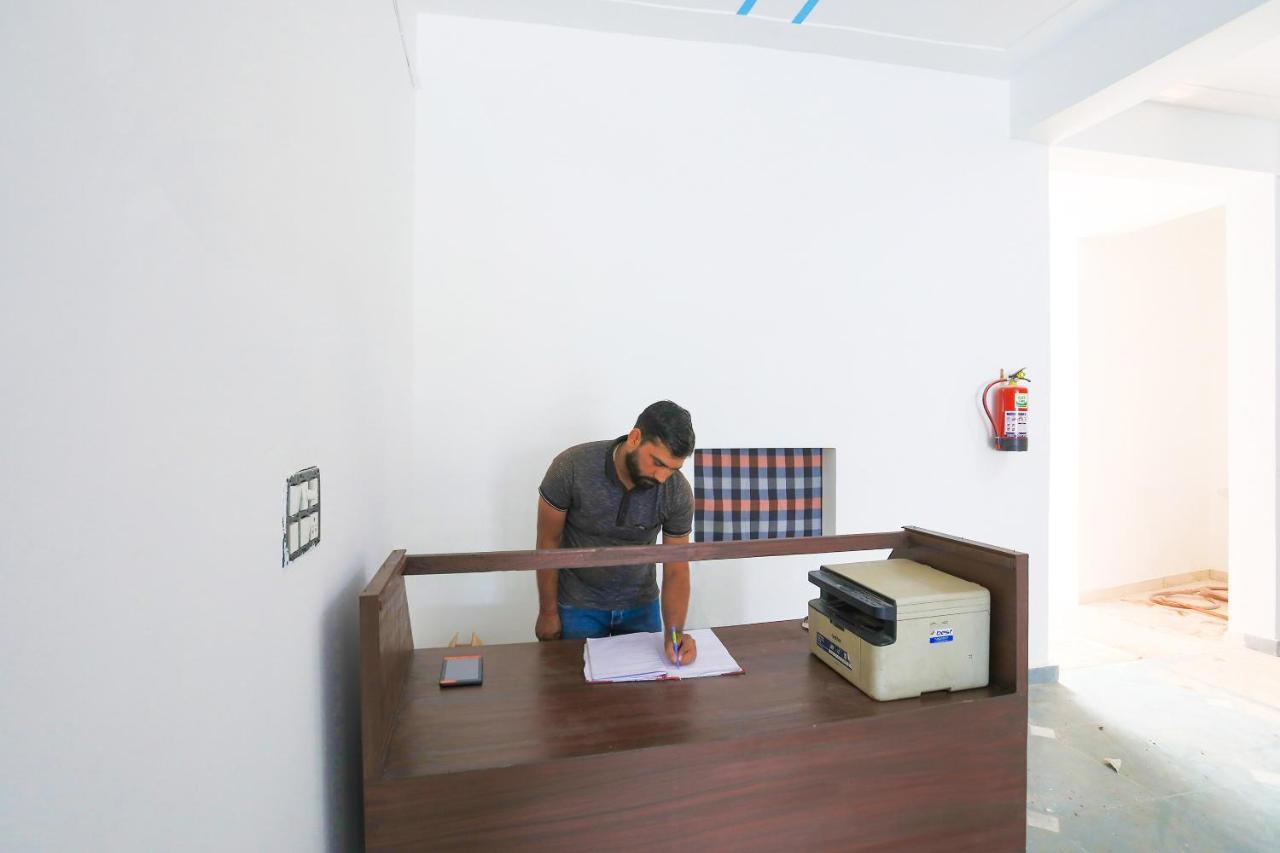 Oyo Flagship 62980 Shiva Residency Hotel Garhi Harsaru Екстериор снимка